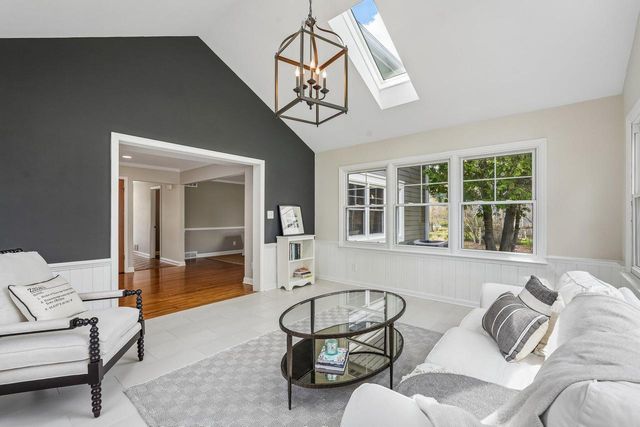 1722 Thrush LANE, Mequon, WI 53092