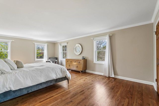 1722 Thrush LANE, Mequon, WI 53092