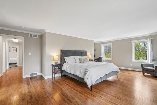 1722 Thrush LANE, Mequon, WI 53092