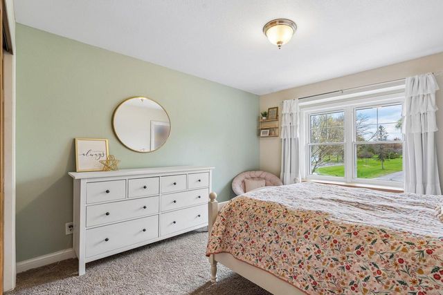1722 Thrush LANE, Mequon, WI 53092