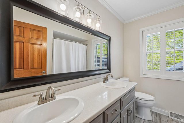 1722 Thrush LANE, Mequon, WI 53092
