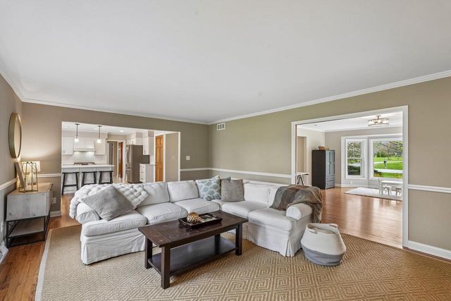 1722 Thrush LANE, Mequon, WI 53092