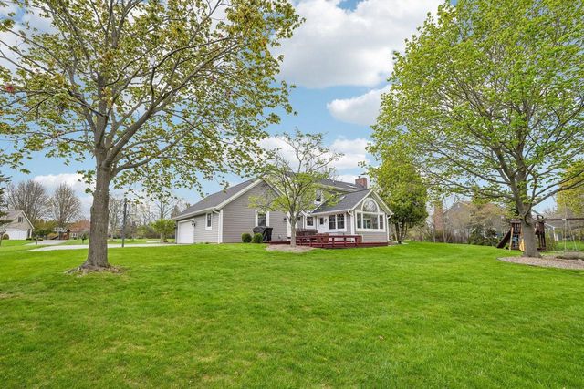 1722 Thrush LANE, Mequon, WI 53092