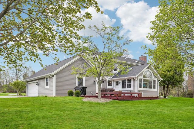 1722 Thrush LANE, Mequon, WI 53092