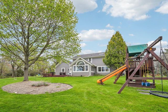1722 Thrush LANE, Mequon, WI 53092