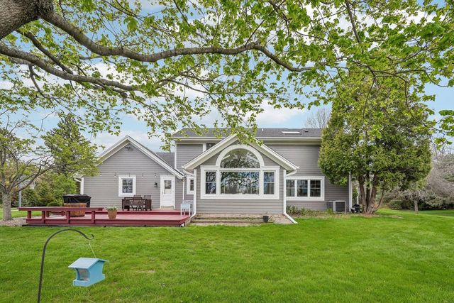 1722 Thrush LANE, Mequon, WI 53092