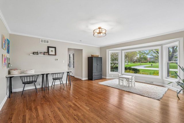 1722 Thrush LANE, Mequon, WI 53092