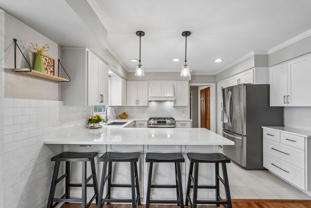 1722 Thrush LANE, Mequon, WI 53092