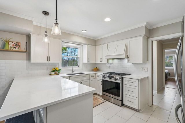 1722 Thrush LANE, Mequon, WI 53092