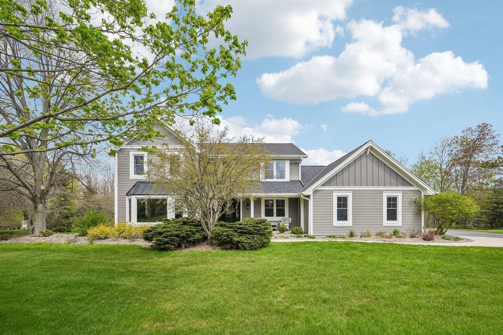 1722 Thrush LANE, Mequon, WI 53092