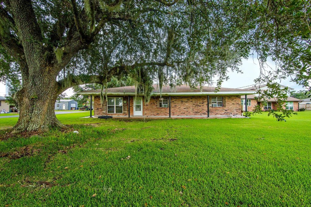 673 Bayou Blue Rd, Houma, LA 70364