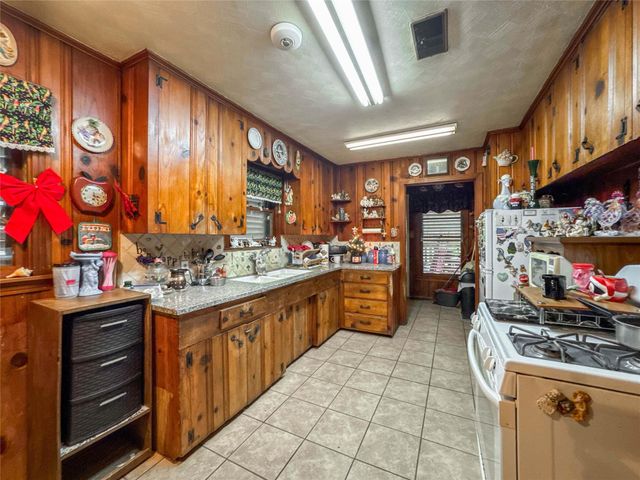 821 Cypress Street, La Marque, TX 77568