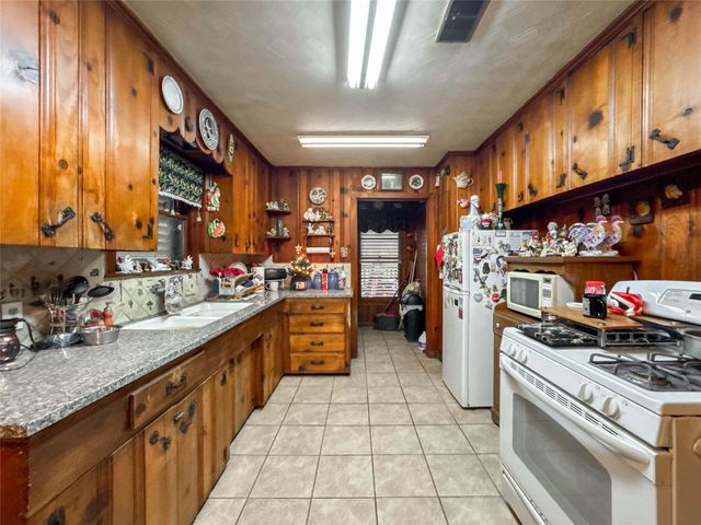 821 Cypress Street, La Marque, TX 77568