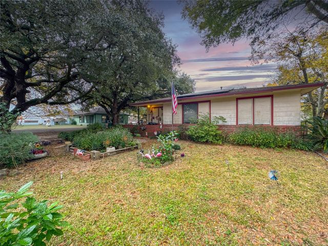 821 Cypress Street, La Marque, TX 77568