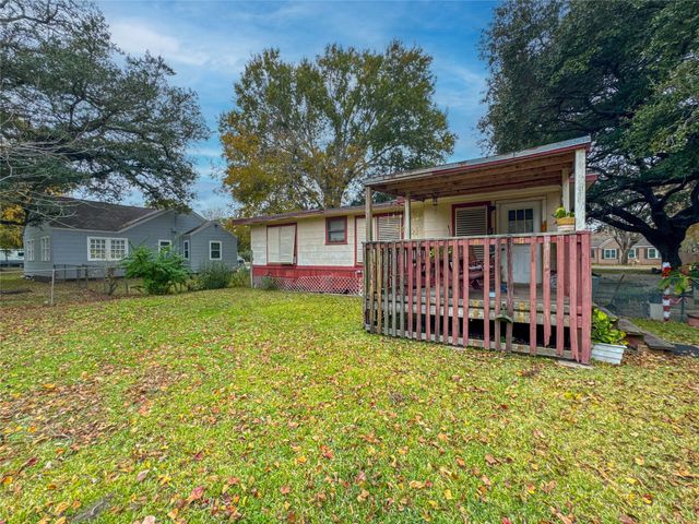 821 Cypress Street, La Marque, TX 77568