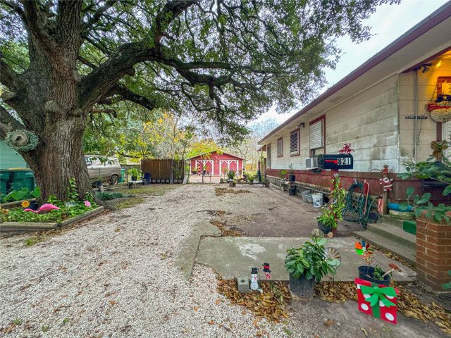 821 Cypress Street, La Marque, TX 77568