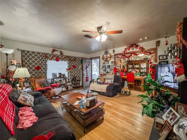 821 Cypress Street, La Marque, TX 77568