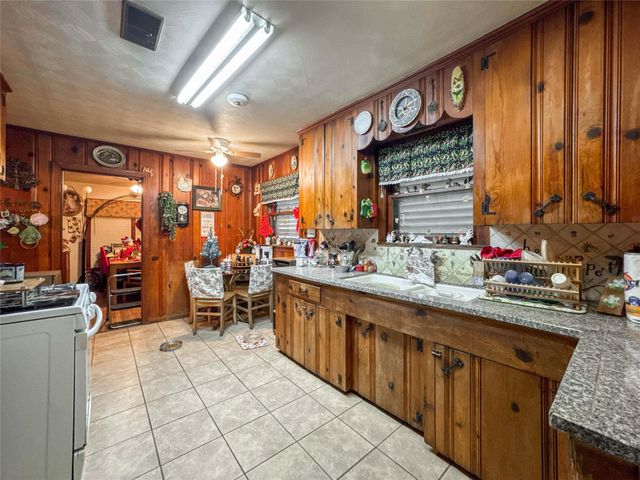 821 Cypress Street, La Marque, TX 77568