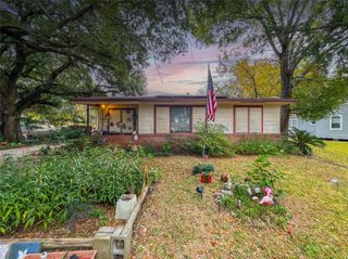 821 Cypress Street, La Marque, TX 77568