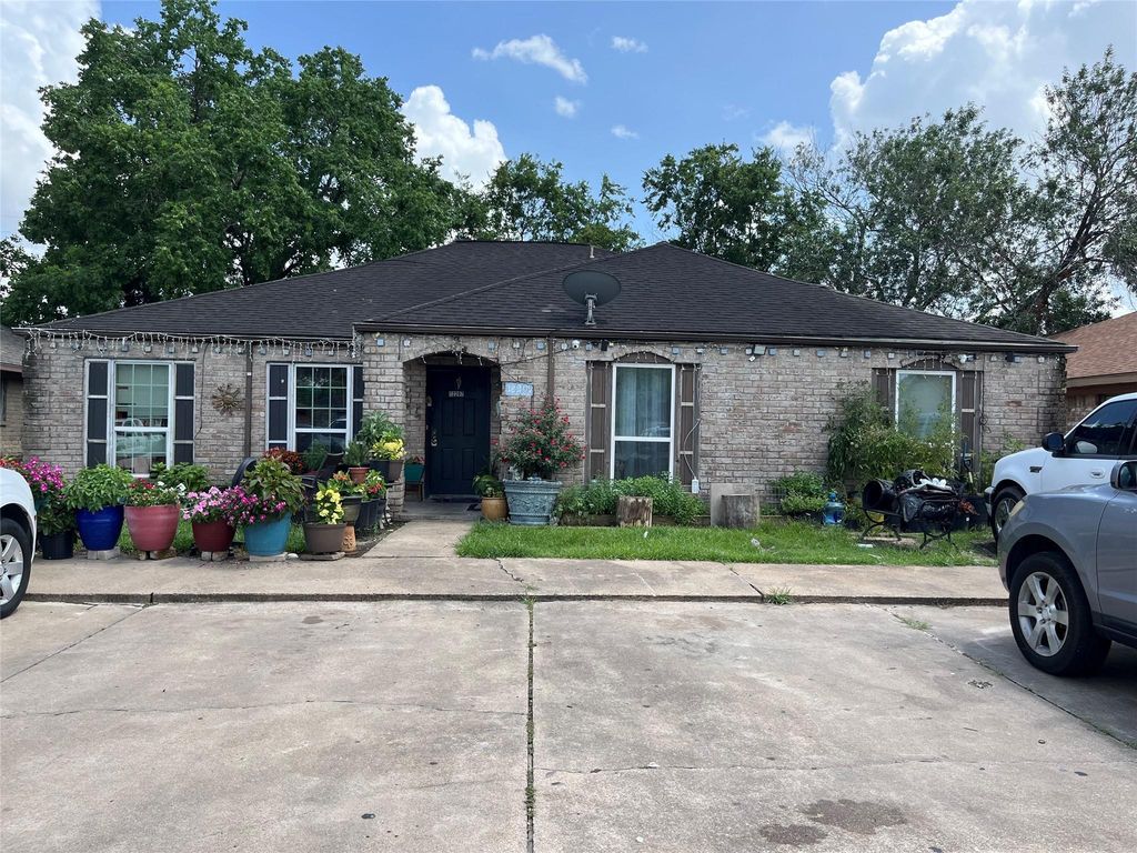 12207 White Cap Lane, Houston, TX 77072