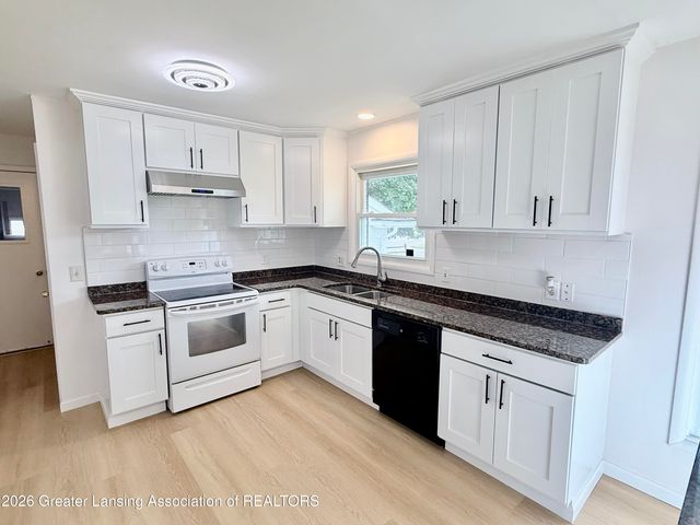 1408 Pepper Hill Drive, Lansing, MI 48917