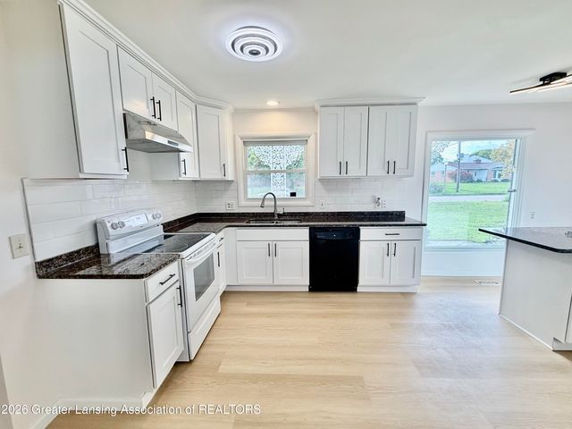 1408 Pepper Hill Drive, Lansing, MI 48917