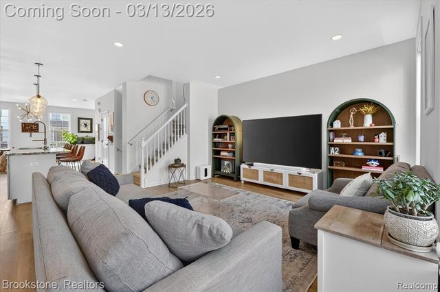 2721 S Spurway Drive, Ann Arbor, MI 48105