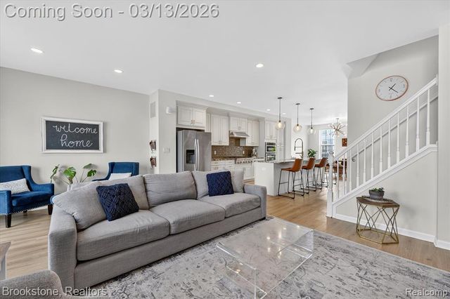 2721 S Spurway Drive, Ann Arbor, MI 48105