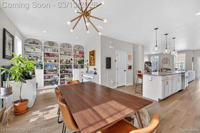 2721 S Spurway Drive, Ann Arbor, MI 48105