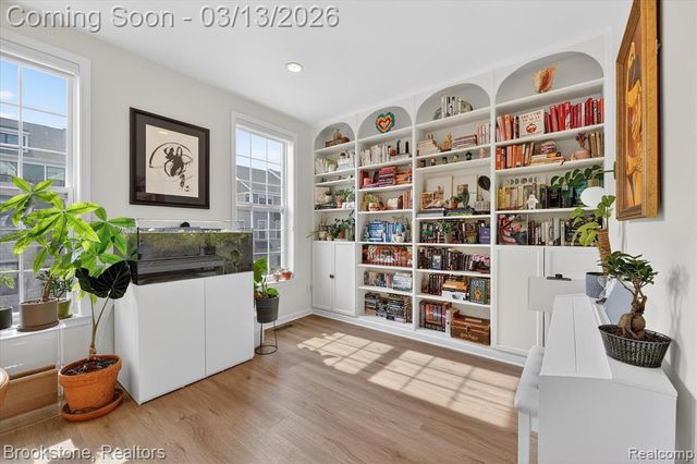 2721 S Spurway Drive, Ann Arbor, MI 48105