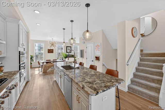 2721 S Spurway Drive, Ann Arbor, MI 48105