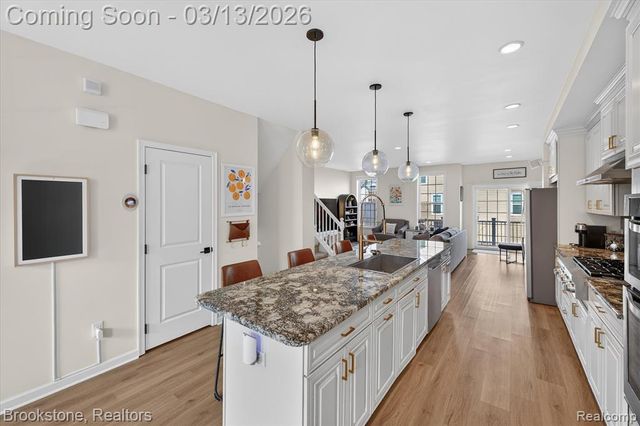 2721 S Spurway Drive, Ann Arbor, MI 48105