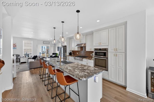 2721 S Spurway Drive, Ann Arbor, MI 48105