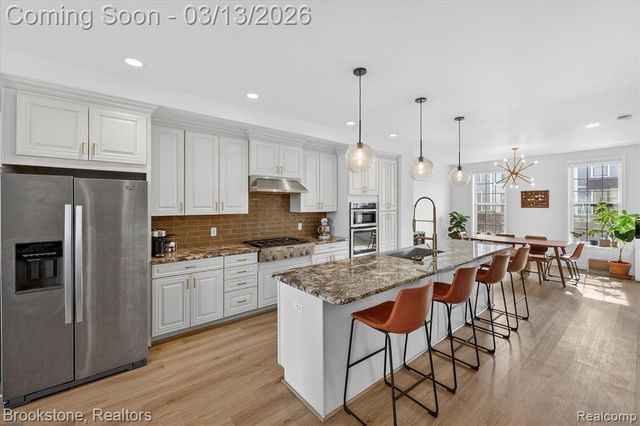 2721 S Spurway Drive, Ann Arbor, MI 48105