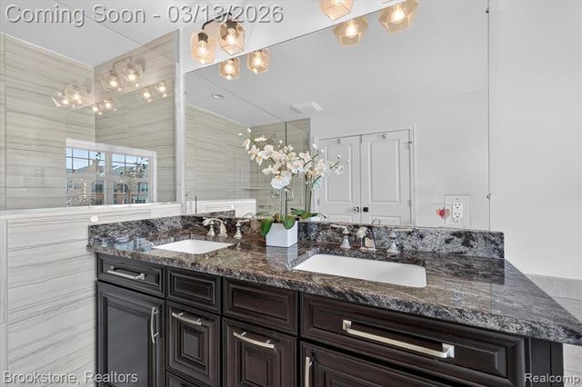 2721 S Spurway Drive, Ann Arbor, MI 48105