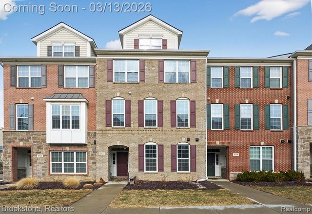 2721 S Spurway Drive, Ann Arbor, MI 48105