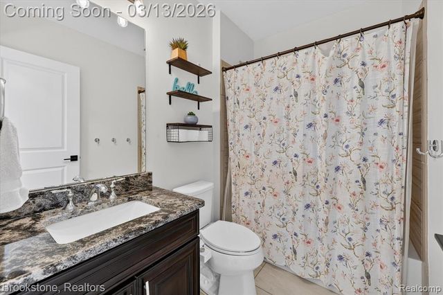 2721 S Spurway Drive, Ann Arbor, MI 48105