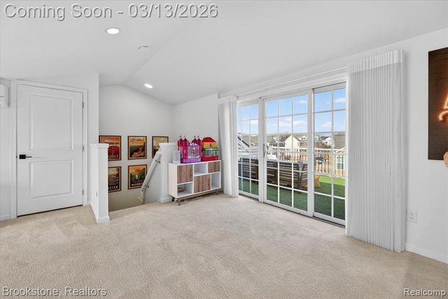 2721 S Spurway Drive, Ann Arbor, MI 48105