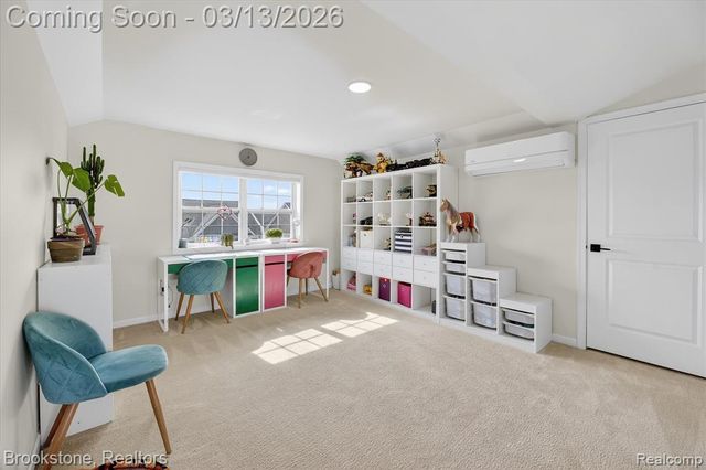 2721 S Spurway Drive, Ann Arbor, MI 48105