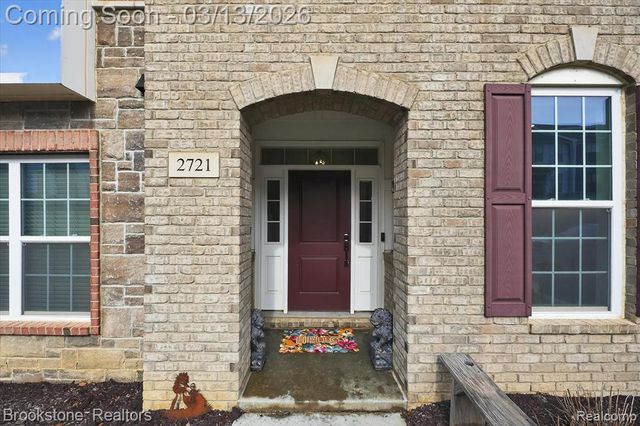 2721 S Spurway Drive, Ann Arbor, MI 48105