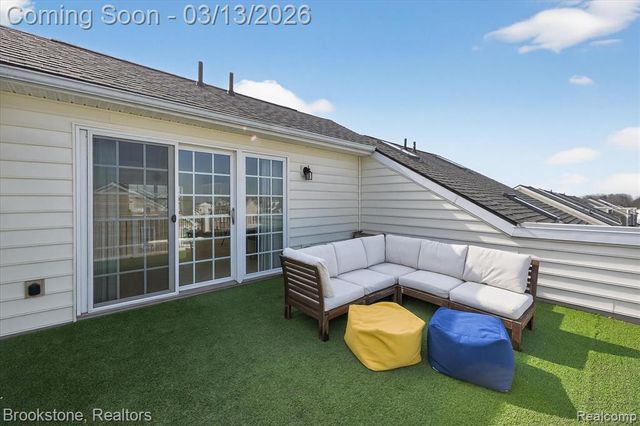 2721 S Spurway Drive, Ann Arbor, MI 48105