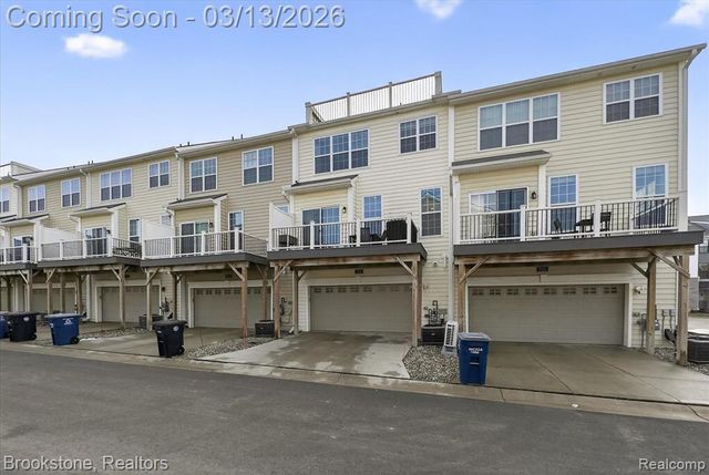 2721 S Spurway Drive, Ann Arbor, MI 48105