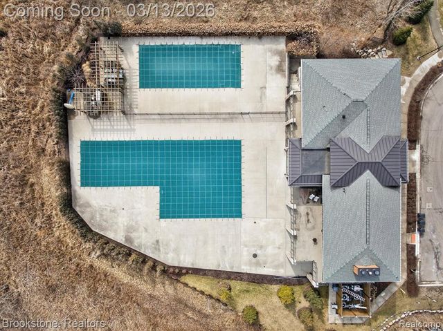 2721 S Spurway Drive, Ann Arbor, MI 48105