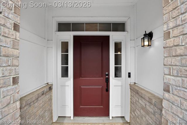 2721 S Spurway Drive, Ann Arbor, MI 48105