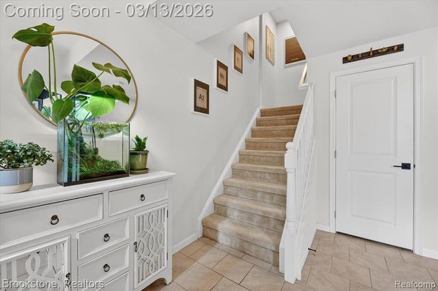 2721 S Spurway Drive, Ann Arbor, MI 48105