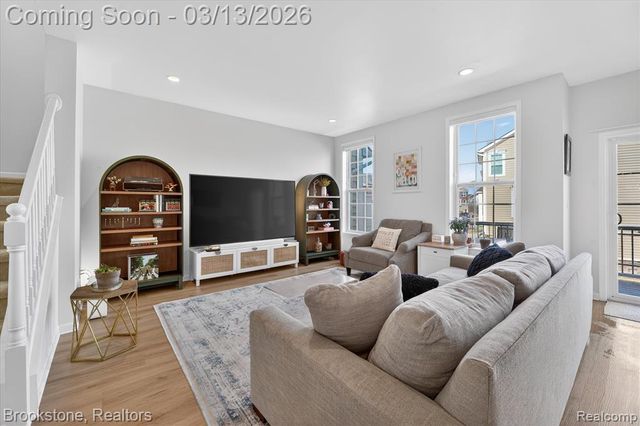 2721 S Spurway Drive, Ann Arbor, MI 48105