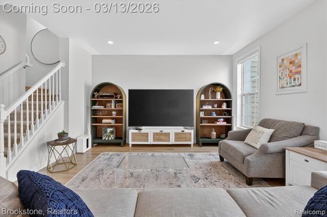 2721 S Spurway Drive, Ann Arbor, MI 48105