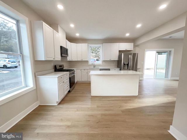 9204 DOUGLAS ST, Manassas, VA 20110