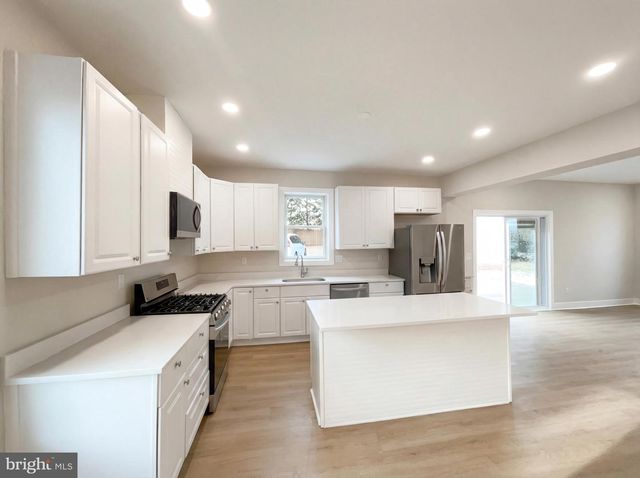 9204 DOUGLAS ST, Manassas, VA 20110