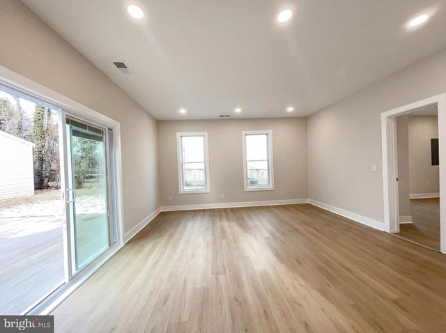 9204 DOUGLAS ST, Manassas, VA 20110